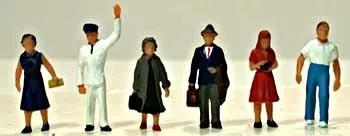 HO "Going To The Train" Figures